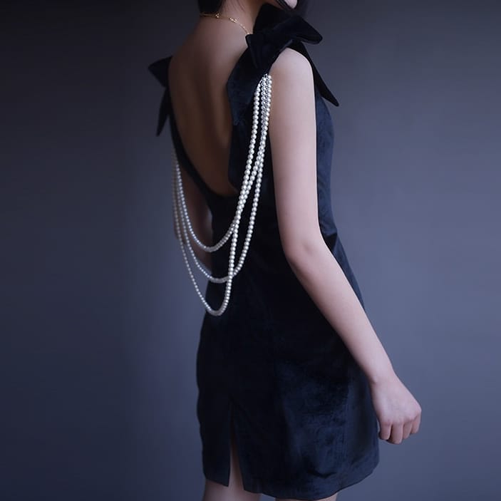 Feminine Timeless Black Pearl Chain Reproduction Dress