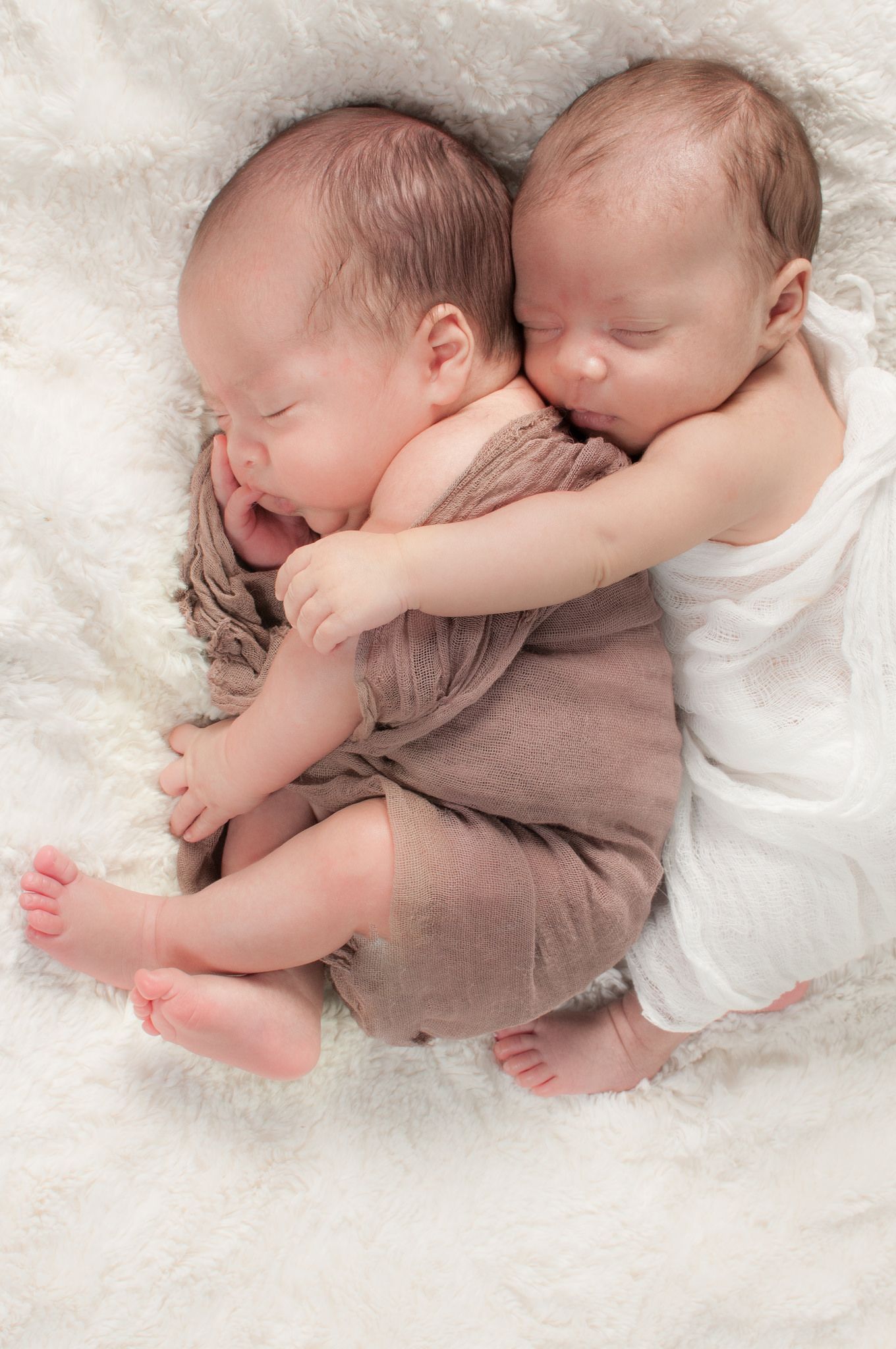 babies hugging