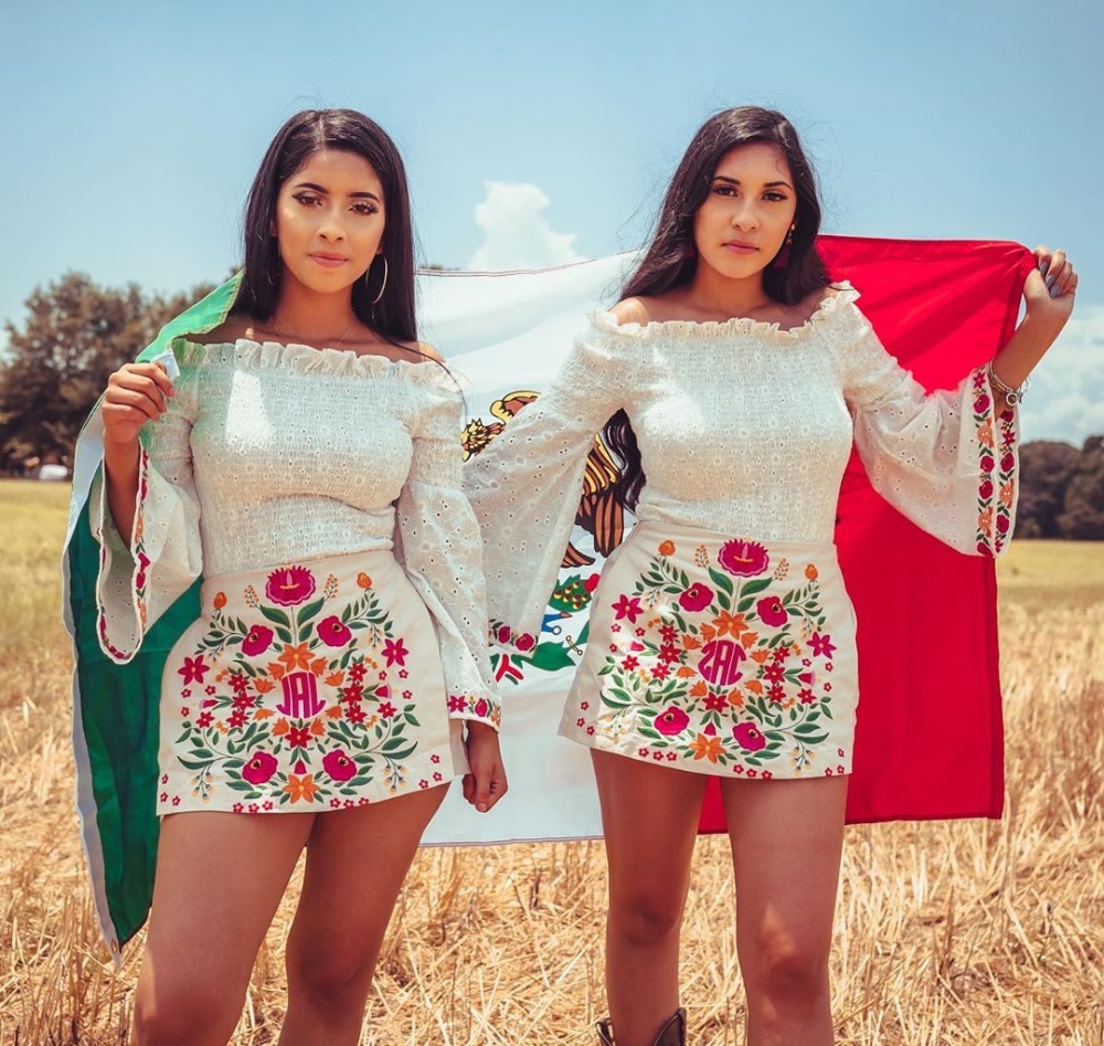 18 Mexican Cowgirl Outfits For The Free-Spirited 2 mexicancowgirl 237424211595687721a
