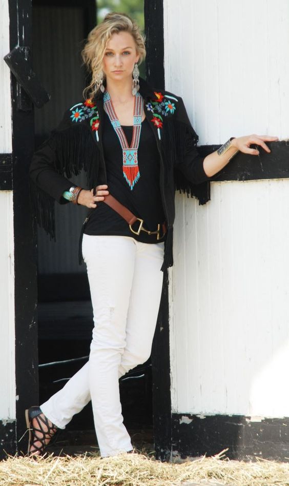 18 Mexican Cowgirl Outfits For The Free-Spirited 14 mexicancowgirl 33706697187755860