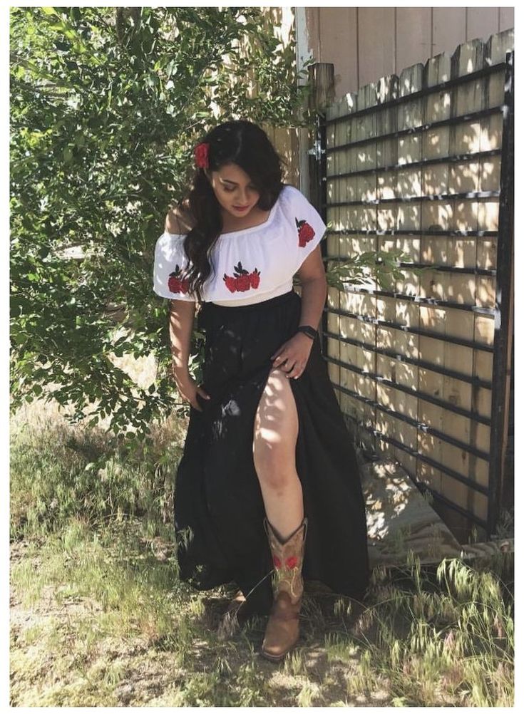 18 Mexican Cowgirl Outfits For The Free-Spirited 4 mexicancowgirl 811070214136701098