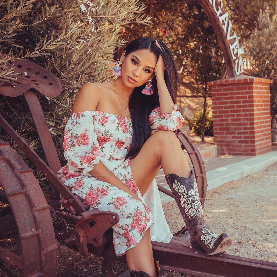18 Mexican Cowgirl Outfits For The Free-Spirited 3 mexicancowgirl CTnz4ouJD4K